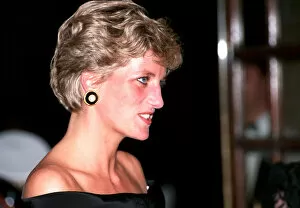 Images Dated 1st September 1991: PRINCESS DIANA, WEARING BLACK AND WHITE EVENING DRESS, ARRIVING AT SADLERS WELLS THEATRE
