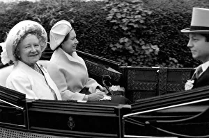 Princess Margaret arrives in horse drawn carriage with the Queen Mother for the Ascot Princess Margaret arrives in horse drawn carriage with the Queen Mother for the Ascot