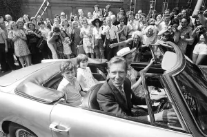 Princess Margaret with Lord Snowdon and their children 1975 Viscount Linley Princess Margaret with Lord Snowdon and their children 1975 Viscount Linley