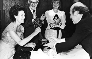 Mirror/1400to1499 01495/princess margaret presents award roy plomley Mirror/1400to1499 01495/princess margaret presents award roy plomley