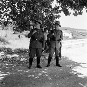 01256 Gallery: Princess Margaret visits the Duke of Palmelas estate, Portugal. June 1959