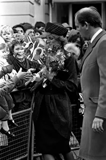 THE PRINCESS OF WALES RECEIVING CARDS AND FLOWERS IN CARLISLE - 1993 THE PRINCESS OF WALES RECEIVING CARDS AND FLOWERS IN CARLISLE - 1993