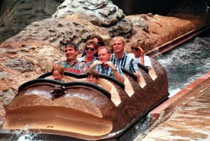 01478 Gallery: PRINCESS OF WALES AND SONS ON LOG FLUME IN DISNEYLAND - 01 / 09 / 1993