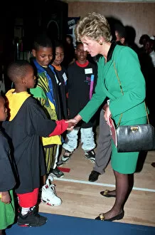 Images Dated 17th September 1993: PRINCESS OF WALES IN SOUTHWARK - F / L, SMILING WEARING GREEN SUITS AS SHE TALKS TO A GROUP