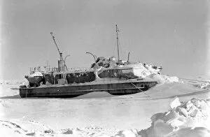 Images Dated 14th April 1977: Prudhoe Bay Alaska. Ships frozen in the Beaufort Sea Prudhoe Bay. April 1977 77-02128-017