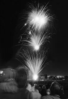 Images Dated 5th November 1986: Public fireworks display Clairville Common, Middlesbrough? 5th November 1986