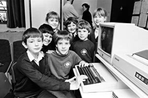 Images Dated 20th January 1986: Pupils at Beech Junior, Infant and Nursery School at Golcar get a feel for their new