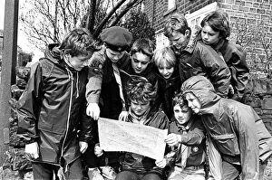 Images Dated 13th April 1985: Putting their heads together during a Scouts sponsored walk