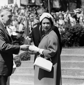 01256 Gallery: Queen Elizabeth II and The Duke of Edinburgh during her visit to Canada
