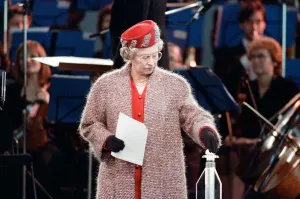 Images Dated 15th March 1991: Queen Elizabeth II opening the new terminal at Stansted Airport. 15th March 1991
