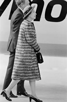Images Dated 5th November 1987: Queen Elizabeth II opens London City Airport, to the East of London