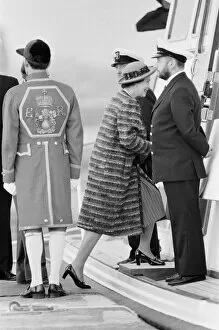 Images Dated 5th November 1987: Queen Elizabeth II opens London City Airport, to the East of London