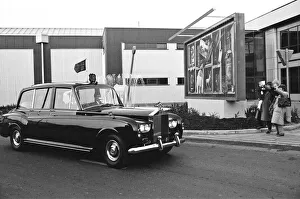 Images Dated 5th November 1987: Queen Elizabeth II opens London City Airport, to the East of London