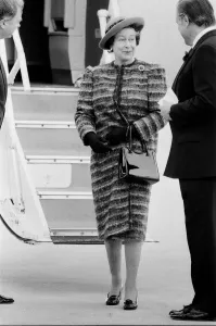 Images Dated 5th November 1987: Queen Elizabeth II opens London City Airport, to the East of London