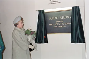 Images Dated 9th December 1993: Queen Elizabeth II opens the Queens Building at De Montfort University, Leicester