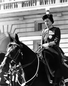 Mirror/0000to0099 00083/queen elizabeth ii trooping colour ceremony Mirror/0000to0099 00083/queen elizabeth ii trooping colour ceremony