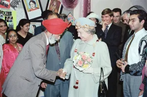 Images Dated 9th December 1993: Queen Elizabeth II visits Leicester. 9th December 1993
