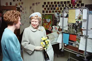 Images Dated 9th December 1993: Queen Elizabeth II visits Leicester Royal Infirmary to open the Windsor Building