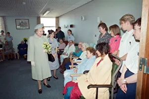 Images Dated 9th December 1993: Queen Elizabeth II visits Leicester Royal Infirmary to open the Windsor Building
