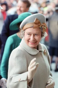 Images Dated 9th December 1993: Queen Elizabeth II visits Leicester Royal Infirmary to open the Windsor Building
