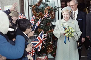 Images Dated 9th December 1993: Queen Elizabeth II visits Leicester Royal Infirmary to open the Windsor Building