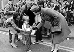 Images Dated 5th May 1982: Queen Elizabeth II visits Manchester. A visitor from New Zealand