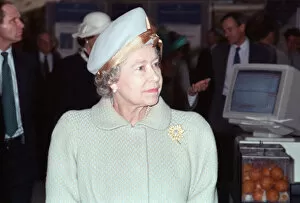 Images Dated 9th December 1993: Queen Elizabeth II visits De Montfort University, Leicester. 9th December 1993
