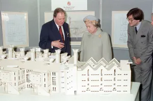 Images Dated 9th December 1993: Queen Elizabeth II visits De Montfort University, Leicester. 9th December 1993