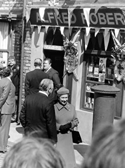 Images Dated 5th May 1982: Queen Elizabeth II visits the new set of Coronation Street, Manchester