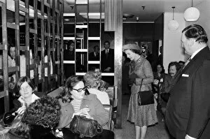 Images Dated 26th February 1976: Queen Elizabeth II visits the offices of the Daily Mirror, Holborn office