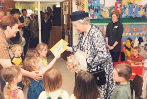 Mirror/0000to0099 00091/queen elizabeth ii visits open door community Mirror/0000to0099 00091/queen elizabeth ii visits open door community