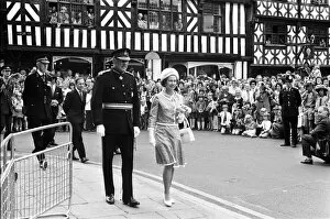 Images Dated 25th July 1975: Queen Elizabeth II visits Stratford-upon-Avon. Accompanied by Mr C.M