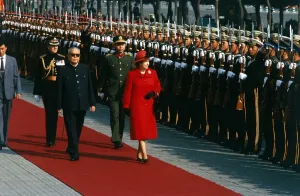 Images Dated 13th October 1986: Queen Elizabeth and Prince Philip - The Queen with Chinese President Li Xiannian review