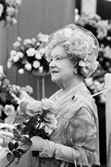 Images Dated 30th July 1980: Queen Elizabeth The Queen Mother attends the annual horticultural show in the grounds of