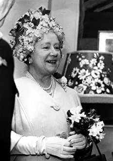 Mirror/0300to0399 00317/queen elizabeth queen mother north east visits Mirror/0300to0399 00317/queen elizabeth queen mother north east visits