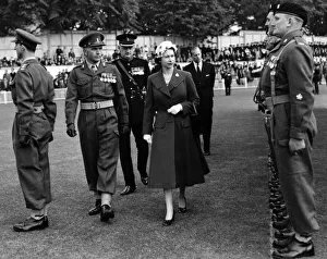 The Queen inspecting the 9th Queen's Own Warwickshire and Worcestershire Yeomanry The Queen inspecting the 9th Queen's Own Warwickshire and Worcestershire Yeomanry