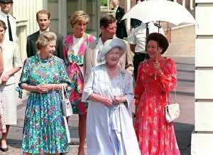 Images Dated 4th August 1990: Queen Mother Birthdays August 1990 On her 90th Birthday outside Clarence House