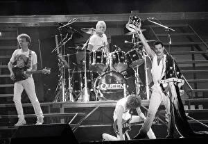 Images Dated 9th July 1986: Queen Rock Group - Freddie Mercury, Brian May, John Deacon & Roger Taylor