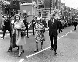 Images Dated 4th May 1972: The Queen visits Congleton, Manchester 4th May 1972. Walking down High Street with