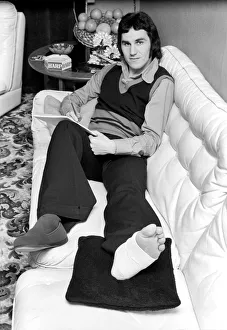 Mirror/0200to0299 00250/queens park ranger captain gerry francis home Mirror/0200to0299 00250/queens park ranger captain gerry francis home
