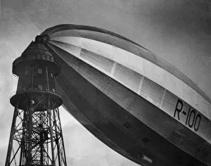R100 seen here at Cardington after her maiden flight from Howden she flew slowly to York R100 seen here at Cardington after her maiden flight from Howden she flew slowly to York