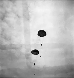 RAF Parachute Nurses. October 1948 O15033-007 RAF Parachute Nurses. October 1948 O15033-007