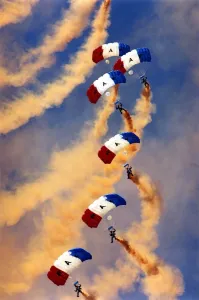 Mirror/0300to0399 00384/rafs falcons freefall parachute display team Mirror/0300to0399 00384/rafs falcons freefall parachute display team