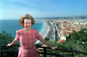 RAINE SPENCER, COUNTESS OF CHAMBRUN, IN NICE STANDING ON BALCONY OVERLOOKING COASTLINE RAINE SPENCER, COUNTESS OF CHAMBRUN, IN NICE STANDING ON BALCONY OVERLOOKING COASTLINE