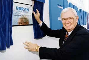 Images Dated 7th July 1993: Ray Kaskel, Chief Operating Officer, unveils the plaque to mark the opening of Enron