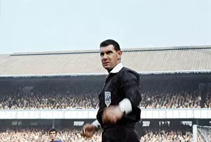 00492 Gallery: Referee Jack Taylor taking charge of an English league division one match, 1970