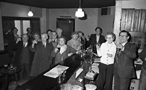 Images Dated 14th November 1978: Regulars join Mr. Walter Kavanagh, the licensee, in raising their glasses in a farewell
