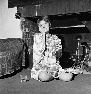 01239 Gallery: Relaxing at her mothers country home near Reading, was 22-year-old actress
