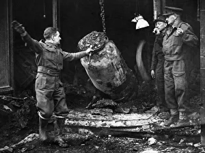 01478 Gallery: Removing a 1 ton bomb from Brixton Hill in South London after an air raid during
