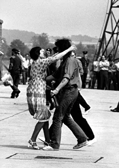 RETURNING SERVICEMAN IS REUNITED WITH LOVED ONE AT BRIZE NORTON AFTER THE FALKLANDS WAR RETURNING SERVICEMAN IS REUNITED WITH LOVED ONE AT BRIZE NORTON AFTER THE FALKLANDS WAR